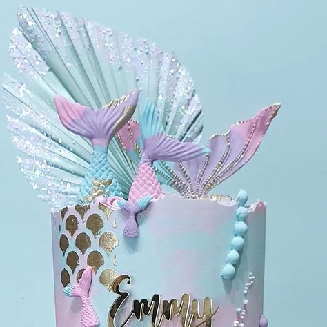 Amy's Little Cakery on Instagram: "I never get bored of mermaid cakes 🧜‍♀️🧜‍♀️ Name charm @inketchuk Use code AMY10 for 10%off your order Sprinkles @sprinklesandtoppers Use code AMYSLITTLECAKERY10 for 10% off your order Palm fan @mamie.peaches @colour.mill rose and tiffany #cakesofinstagram #cakestagram #bespokecakes #cakeideas #cakeinspo #cakedecorating #cakedesign #ganachecake #mermaidcake #mermaid #Manchestercakes #burycakes #Bury #Ramsbottom" Palm Fan, Ganache Cake, Cake Name, Poke Cakes, Pink Mermaid, Mermaid Cakes, Peaches, Birthday Ideas, Sprinkles