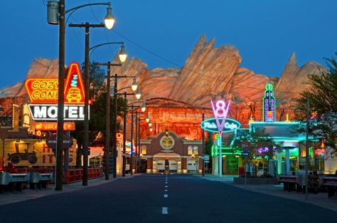 Radiator Springs @ night Cars Land Disneyland, Wallpaper California, Adventure Car, Disneyland California Adventure, Radiator Springs, Disney California Adventure Park, Disney Attractions, California Adventure Park, Disneyland Pictures