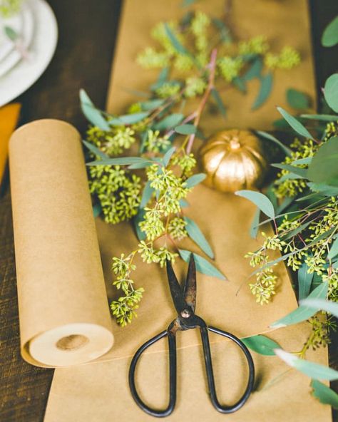 Thanksgiving Table Settings Dollar Store, Thanksgiving Table Settings Centerpieces, Beautiful Thanksgiving Table, Thanksgiving Table Settings Diy, Thanksgiving Decorations Outdoor, Thanksgiving Table Settings Simple, Simple Thanksgiving Table, Thanksgiving Dinner Table, Thanksgiving Decorations Diy