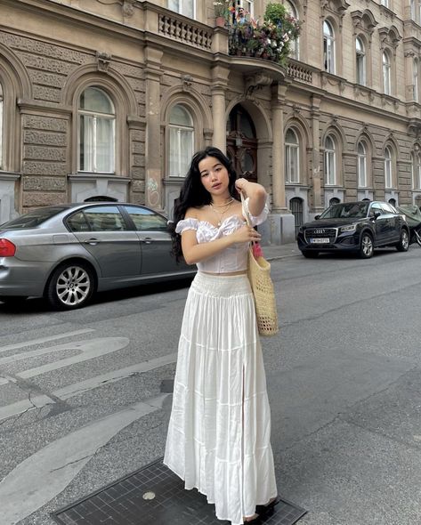 @apj.bella on ig Long White Skirt Outfits For Summer, White Long Skirts, Apj Bella Outfit, White Long Skirt Outfit Ideas, Long Dress Outfit Summer, Apj Bella, White Maxi Skirt Outfit Summer, Long White Skirt Outfit Ideas, White Skirt Aesthetic