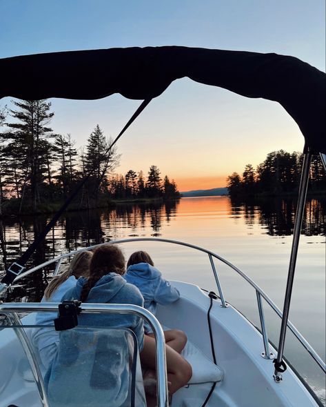 Memorial Day Weekend Aesthetic, Ohio Summer Aesthetic, Summer Aesthetic Canada, Summer Aesthetic Midwest, Muskoka Aesthetic, A Lake Aesthetic, Memorial Day Aesthetic, My Dream Life Aesthetic, Summer Cabin Aesthetic