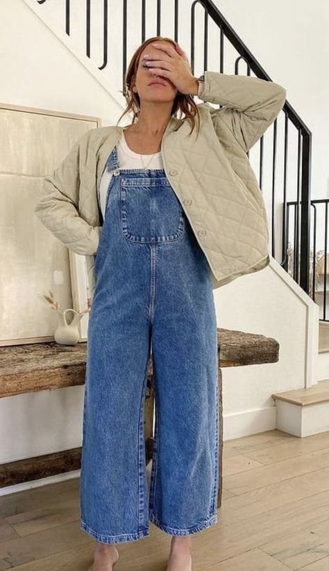 Casual Office Spring Outfits, Casual Tourist Outfit Summer, Casual Quirky Outfits, Summer Outfits With Jackets, Nantucket Outfit Spring, Winter Outfits Overalls, Bluegrass Aesthetic Outfit, Overalls Outfit Aesthetic Fall, Chessy Aesthetic Outfits