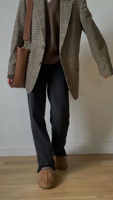 Burberry Blazer Outfit, Burberry Blazer, College Fits, Checked Blazer, Tailored Jacket, Oversized Blazer, Autumn Outfit, Blazer Outfits, Daily Look