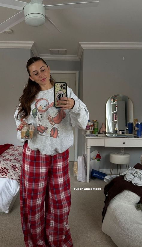 Christmas Fashion Photography, Girly Christmas Gifts, Pajamas Aesthetic, Ny Outfits, Christmas Pj, Pajama Day, Pajama Outfits, Cozy Pajamas, Christmas Pjs