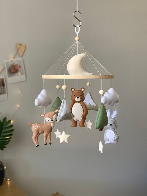 Woodland baby mobile for a nursery decor. This mobile with forest animals. The mobile includes: bear, deer, hare, mountains, trees, clouds, stars and the moon. The mobile is made in natural colors, which will make the interior of the room even more comfortable.  Mobile is a wonderful element of children's room decor, as well as an irreplaceable helper for the baby and parents. Mobile helps your child to improve their visual capability, development of intelligence and reflexes; entertains the bab Deer Themed Nursery, Forest Baby Rooms, Wilderness Nursery, Woodland Baby Nursery, Felt Baby Mobile, Baby Room Themes, Forest Baby, Baby Room Inspiration, Forest Nursery