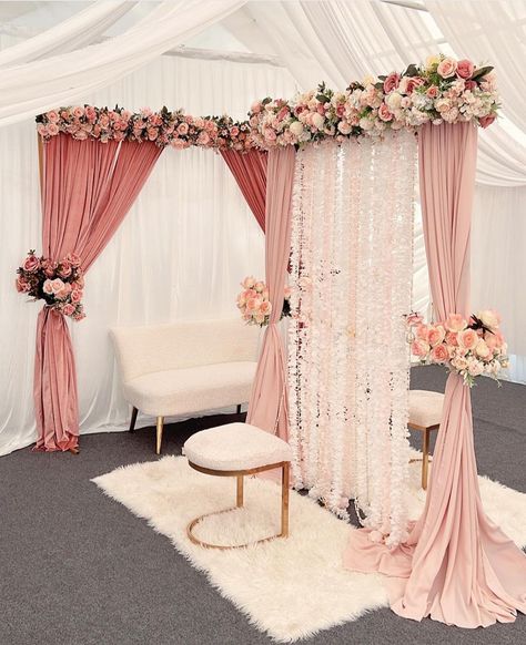 Nikah Background Decoration, Barat Decoration Ideas, Small Engagement Party Ideas Indian, Nikah Setup Ideas, Simple Nikkah Backdrop, Pakistani Wedding Ideas Decoration, Nikkah Theme Ideas, Nikkah Separation Decor, Nikkah Stage Decoration Simple