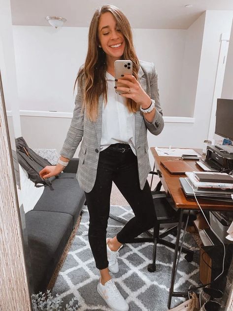 25 Shein Inspired Business Casual Outfits: Best Smart Casual Office Work Outfits 47 Cute Business Casual, Look Working Girl, Elegantes Outfit Frau, Work Outfit Office, Casual Work Outfits Women, Business Attire Women, Office Casual Outfit, Blazer White, White Collared Shirt