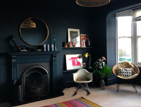 DECORATING IN THE DARK – 10 THINGS I'VE LEARNED FROM HAVING DARK WALLS - LADYLANDLADYLAND Dark And Moody Interiors, Dark Blue Walls, Dark Living Rooms, Moody Interiors, Dark Wall, Dark Walls, Dark Interiors, Blue Living Room, Blue Rooms