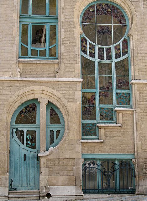 Beautiful door and stained glass windows. See the whole building here: www.flickr.com/... ...and the windows lit up at night here: www.flickr.com/... Art Nouveau Arquitectura, Art Nouveau House, Arte Art Deco, Fasad Design, Architecture Art Nouveau, Architecture Cool, Detail Arsitektur, Blue Doors, Nouveau Jewelry