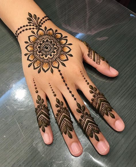 Nurul Lydia on Instagram: “Flower mandalas are always one of my favourites! Anyway, it’s the first raya weekend so I’m sure everyone will be busy visiting. Looking…” Mandala Henna Design Simple, Full Hand Henna Designs Simple, Easy Floral Mehendi Designs, Small Flower Mehndi Design, Mehendi Designs Flowers, Simple Flower Mehendi, Simple Mandala Mehendi, Flower Design Henna, Henna Design Flower