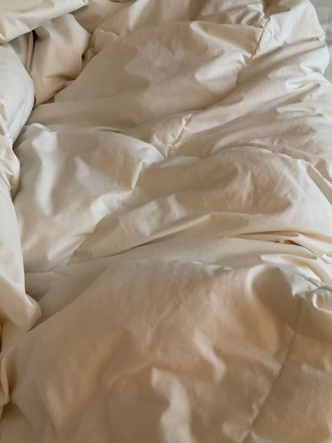 Cream Sheets Aesthetic, Cream Bedsheet, Bed Sheet Aesthetic, Bedsheet Aesthetic, Cream And White Bedroom Ideas, Sheet Aesthetic, White Bed Sheet, Pretty Posters, Sheets Aesthetic