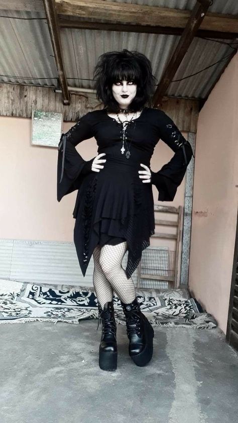 Outfit Ideas Goth, Trad Goth Fashion, Styl Goth, Trad Goth Outfits, Goth Outfit Inspo, Chica Punk, Traditional Goth, Goth Fits, Goth Outfit Ideas