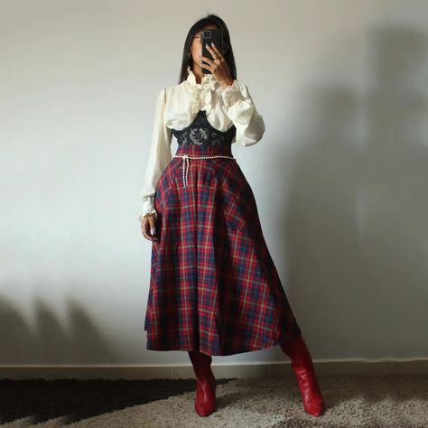 Outfit daily
@una_celestilla ig Midi Tartan Skirt, Tartan Long Skirt, Long Tartan Skirt Outfit, Gray Pencil Skirts, Red Tartan Skirt Outfit, Tartan Dress Outfit, Plaid Skirt Outfit Summer, Plaid Pencil Skirt Outfit, Long Plaid Skirt Outfit