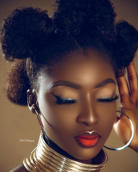 African Photoshoot, Full Face Glam, Morning Coffee Photography, Dark Skin Models, Beautiful Photoshoot Ideas, Makeup For Black Skin, Brown Skin Makeup, Girly Phone Cases, Creative Portrait Photography