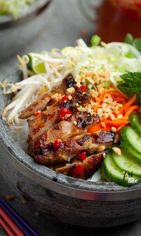 Bun Ga Nuong, Lemongrass Vermicelli Bowl, Bun Bowls Vietnamese Noodle, Lemon Grass Chicken Vermicelli Bowl, Vietnamese Bun Bowl, Ga Nuong Recipe, Lemongrass Chicken Vermicelli Bowl, Bun Vietnamese Recipe, Vietnamese Bun Recipe