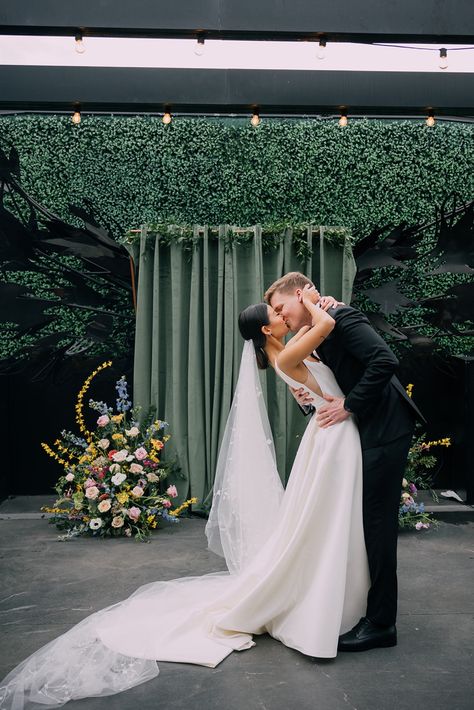 Wedding Kiss Pose Picture Ideas, Bride Kissing Groom, Kissing Photo Wedding, First Kiss Wedding Pictures Bride Groom, Ceremony Kiss Pose, Ceremony First Kiss, Wedding Ceremony Pictures First Kiss, Wedding First Kiss Photo, Alter Kiss Wedding