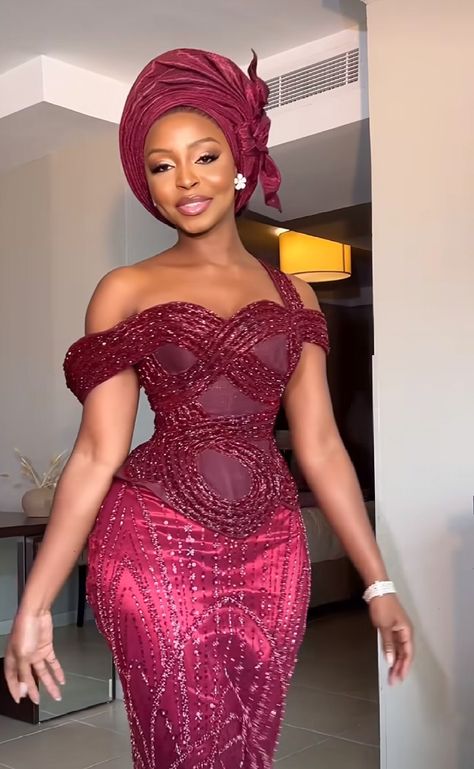 Kente Asoebi Styles, Burgundy Dress Black Women, Bridal Asoebi Styles, Red Asoebi Lace Styles, Brown Asoebi Styles, Owanbe Styles For Lace, Asoebi Lace Styles Classy, Nigerian Traditional Dresses, Aso Ebi Lace Styles