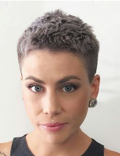 Super Short Haircuts, Fesyen Rambut, Really Short Hair, Very Short Haircuts, Short Grey Hair, Super Short Hair, Haircuts For Curly Hair, Ombr�é Hair, Short Haircuts For Women