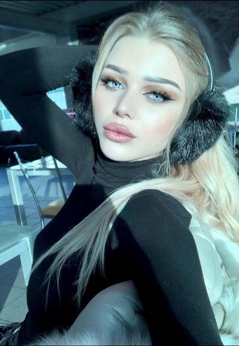 ᵛᴬᴿᵀᴬᴾ✨ Russian Eye Makeup, Russian Girl Makeup Look, Russian Blonde Girl, Russian Makeup Aesthetic, Slavic Makeup Russian Style, Russian Bimbocore Outfits, Russian Makeup Look, Blonde Russian Woman, Slavic Makeup