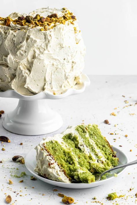 Gorgeous green and fluffy pistachio cake with a pistachio italian meringue buttercream. Made with real crushed pistachios and pistachio paste in both the cake and the frosting. Elegant and impressive for birthdays, events or a dinner party. Natural ingredients, unbelievable pistachio flavour. One of my favourite cake recipes on the baking blog. #pistachio #bakingblog #foodphotography #italianmeringuebuttercream #pistachiorecipes #nutrecipes Bonni Bakery, Pistachio Recipes Desserts, Cake With Pistachio, Crushed Pistachios, Pistachio Cake Recipe, Pistachio Paste, Pistachio Cupcakes, Pistachio Dessert, Italian Buttercream