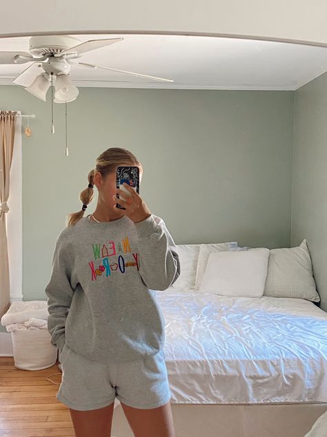 Groutfit Spirit Week, Groutfit Outfit, Spirit Week, Grey Outfit, Outfit Ideas, Summer Fashion, Ootd, Mirror Selfie, Wardrobe