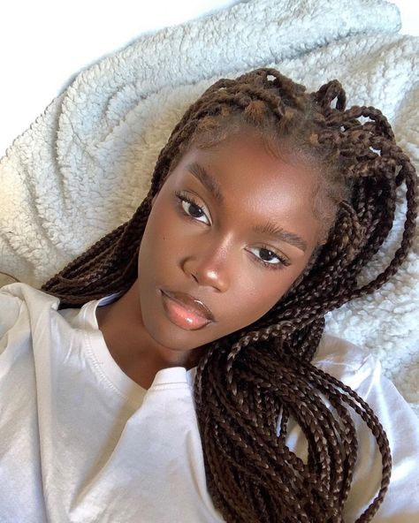 hourly black hotties on Twitter: "… " Colored Braids, Dark Skin Beauty, Dark Skin Women, Beauty Brands, Girls Makeup, Brown Skin, Black Is Beautiful, Box Braids, Maquillaje De Ojos