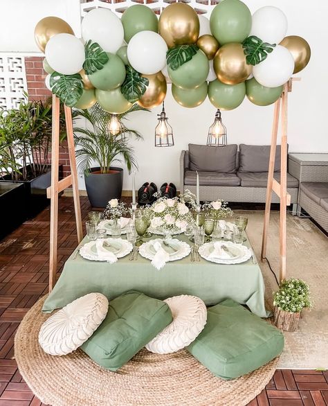 Estilo & Co on Instagram: “Do you ever think of having an elegantly styled picnic setup that will take your breath away? 💚🤍 Surround yourself with calmness and…” Picnic Styling, Picnic Setup, Indoor Picnic, Picnic Birthday Party, Picnic Inspiration, Picnic Decorations, Picnic Style, Cute Birthday Ideas, Boho Picnic