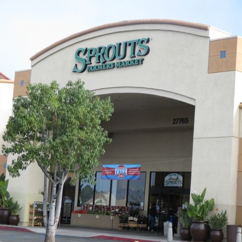 What to Buy at Sprouts Sprouts Grocery Store Recipes, Sprouts Market Must Haves, Sprouts Grocery Store, Sprouts Grocery List, Sprouts Grocery, Sprouts Market, Interview Fits, Store Snacks, Sprouts Farmers Market