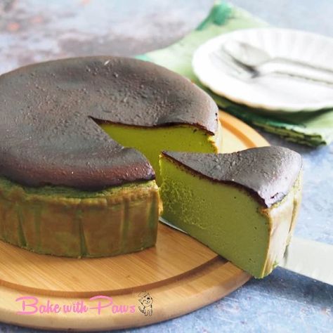 Matcha Basque Burnt Cheesecake, Matcha Burnt Cheesecake, Matcha Basque Cheesecake, Matcha Chiffon Cake, Cute Baking Ideas Easy, Asian Cheesecake, Matcha Pastries, Cheesecake Burnt, Pandan Recipe