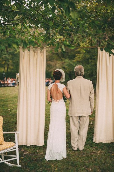 Wedding Aisle Curtain Entrance, Laid Back Outdoor Wedding, Outdoor Ceremony Entrance Ideas, Outdoor Ceremony Entrance, Wedding Curtain Entrance Outdoor Ceremony, Hide Bride At Outdoor Wedding, Hiding Bride At Outdoor Wedding, Bride Entrance Ideas Outdoor Weddings, Wedding Entrance Outdoor Ceremony