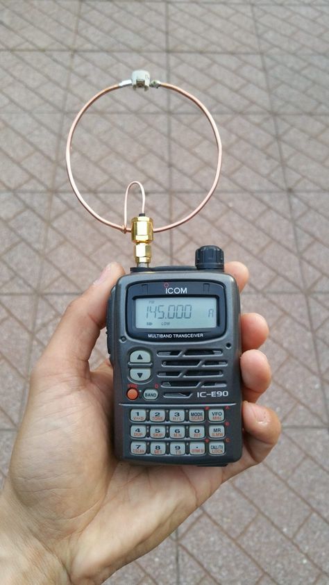 Gmrs Radio Antenna Diy, Diy Tv Antenna, Cell Phone Antenna, Hf Radio, Ham Radio Equipment, Cell Phone Hacks, Ham Radio Antenna, New Technology Gadgets, Wifi Antenna