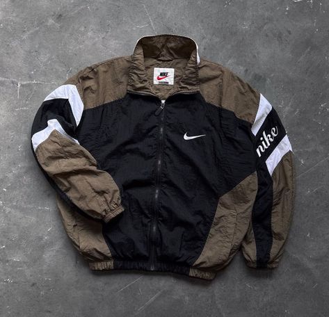 Windbreaker Outfit Men, Old Nike, Vintage Nike Jacket, Streetwear Jackets, Nike Vintage, Street Fashion Men Streetwear, Guys Clothing Styles, Street Style Outfits Men, Men Stylish Dress