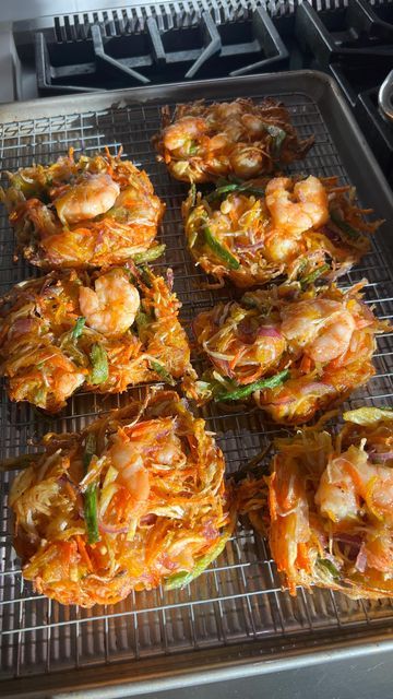 Asian Shrimp Cakes, Ukoy Recipe Filipino Food Shrimp, Ukoy Recipe Filipino Food, Ukoy Recipe, Filipino Merienda, Vinegar Dipping Sauce, Pinoy Street Food, Shrimp Fritters, Filipino Street Food