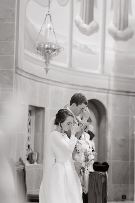 Catholic couple prays at their catholic wedding mass at Holy Rosary Catholic church in Indianapolis Small Church Wedding Photos, Catholic Church Wedding Photos, Catholic Wedding Decorations, Catholic Wedding Photos, Catholic Engagement Photos, Latin Mass Wedding, Catholic Wedding Aesthetic, Catholic Wedding Photography, Catholic Wedding Dresses