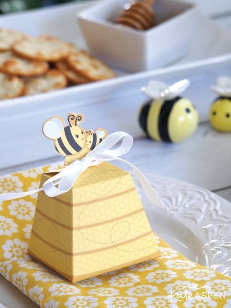 Bee Baby Shower Ideas | Mommy to Bee Baby Shower | bee theme baby shower | blog.kateaspen.com | kateaspen.com | #kateaspen #beetheme Bee Favor, Sweet As Can Bee, Biscuit Packaging, Bee Theme Party, Bee Baby Shower Theme, Mommy To Bee, Bee Boxes, Candy Gift Box, Bee Party