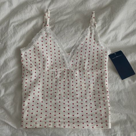 amara heart lace tank from brandy melville Fancy Pjs, Amara Heart Tank Outfit, Brandy Melville Hoodies, Heart Brandy Melville, Brandy Tank Tops, Brandy Melville Heart Pj Set, Brandy Melville Fits, Amara Heart Tank, Brandy Heart Tank