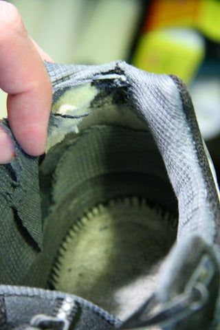 How to Repair the Heel of Athletic Shoes: 3 Steps (with Pictures) Shoe Repair Diy, Diy Shoes Heels, Upcycle Shoes, Ruined Clothes, Flip Shoes, Diy Heels, Heel Repair, Shoe Makeover, Diy Sneakers