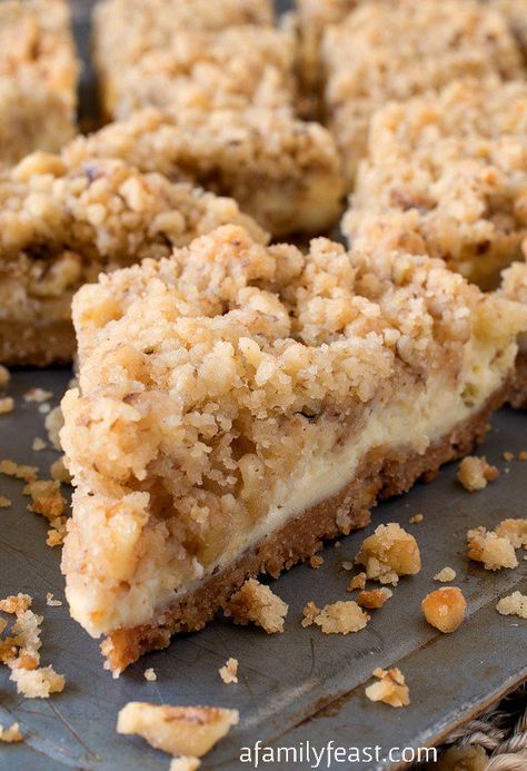 Cream Cheese Crumb Bars - Get all of the wonderful flavors in cheesecake in bar form with these easy Cream Cheese Crumb Bars! Smores Dessert, Crumb Bars, Coconut Dessert, Family Feast, Brownie Bar, Fancy Pants, Skagen, Dessert Bars, Cookie Bars