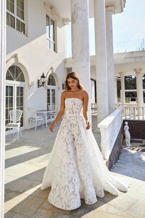 Wedding Dresses Carolina Herrera, Clear Wedding Dress, Small Ball Gown Wedding Dress, Floral Embellished Wedding Dress, All Over Lace Wedding Dress, Amalfi Coast Wedding Dress, Floral Pattern Wedding Dress, Chunky Lace Wedding Dress, Floral Strapless Wedding Dress