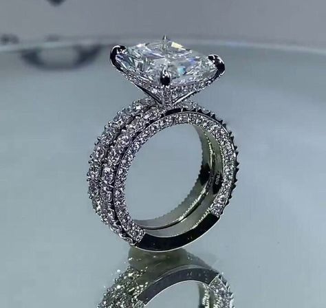 Gaudy Wedding Rings, Rings For Wedding Brides, Wedding Rings For Black Women, Extra Wedding Rings, Wedding Rings Big Diamond Bling, Big Engagement Rings Expensive Diamonds, Fake Diamond Rings That Look Real, Dream Engagement Rings Romantic, Luxurious Wedding Rings