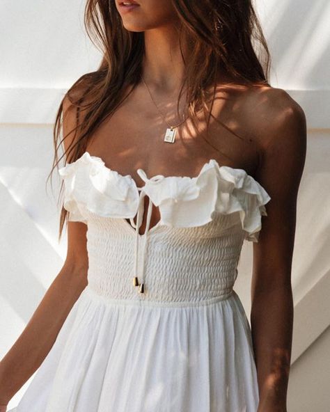 Belle Boutique 🇿🇦 on Instagram: “‘You Are Wrong Maxi Dress’🤍 Shop online or tap on photo ✨ - - - #fashion #unique #belleboutique #bellebabe” Elegant White Dress, Mura Boutique, Beautiful White Dresses, Party Dress Long Sleeve, Strapless Midi Dress, White Dresses For Women, Puff Sleeve Dresses, Top Cropped, Party Dress Long