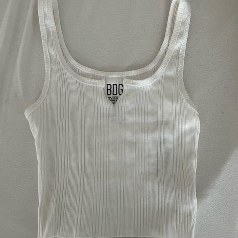 Bdg Shaylee Notch Tank Top Xs White New With Tags Urban Tank Top, Urban Outfitters Tank Top, Ribbed Racerback Tank Top, Summer Wishlist, Pretty Clothing, Vintage Tank Top, Mock Neck Tank, Black Crop Top Tank, Black Cropped Tank