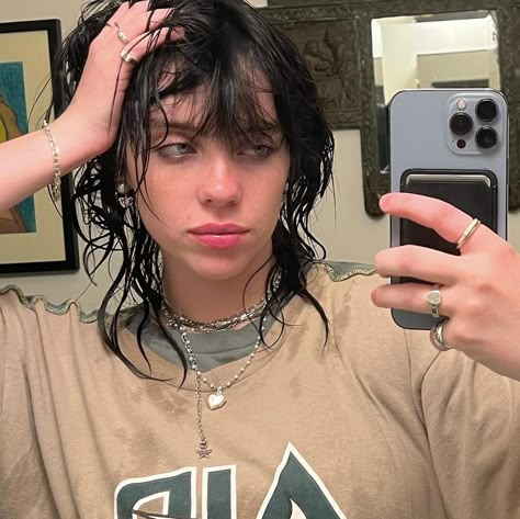 yummy Billie Eilish, Scooby Doo, Black Hair, A Woman, Mirror, On Twitter, Twitter, Hair, Black