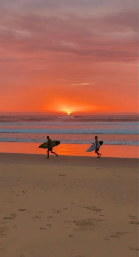 Sunset Surfing Aesthetic, Ocean Athstetic, Surf Board Background, Surfing Wallpaper Aesthetic, Surfer Wallpaper Aesthetic, Hawaii Sunset Aesthetic, Aesthetic Surf Wallpaper, Surfer Aesthetic Wallpaper, Surf Wallpaper Backgrounds