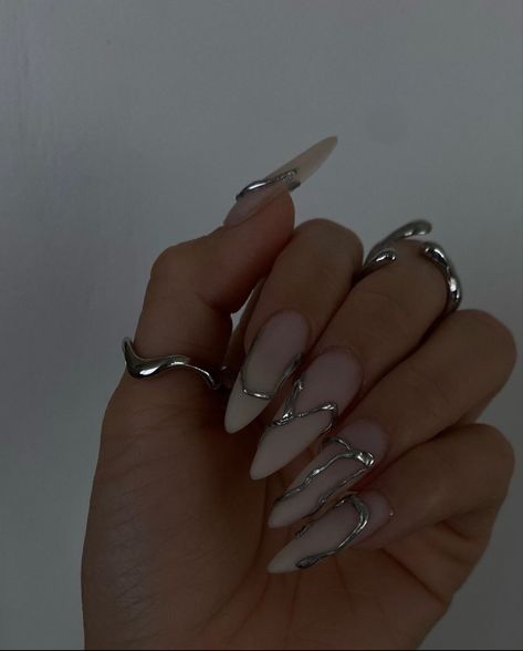 Silver Nail Designs, Milky Nails, Punk Nails, Pointed Nails, Nagel Inspo, Pink Acrylic Nails, Cat Kuku, Neutral Nails, Silver Nails