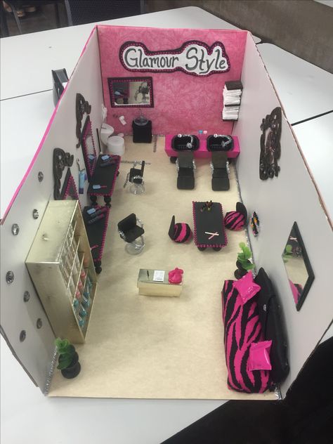 Miniature Beauty Salon, Hair Salon Shoe Box, Mini Salon Project Ideas, Shoe Box Salon Project, Mini Beauty Salon Ideas, Miniature Salon Project, Miniature Hair Salon, 3d Salon Project, Bloxburg Hair Salon Layout