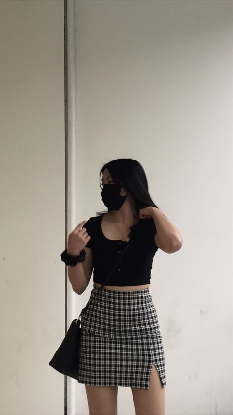 Plaid Crop Top Outfit, Black Sleeveless Top Outfit, Black Plaid Skirt Outfit, Black Crop Top Skirt, Checkered Skirt Outfit, Sleeveless Top Outfit, Full Sleeve Crop Top, Black And White Crop Tops, Dress And Sneakers Outfit