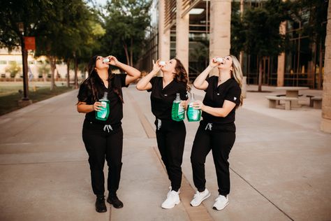 Rda Graduation Pictures, Dental Hygiene School Graduation Pictures, Rdh Graduation Party, Dental School Graduation Pictures, Dental Hygiene Photo Shoot, Dental Hygienist Graduation Pictures, Rdh Graduation Pictures, Dental Assistant Graduation Pictures, Dental Graduation Pictures