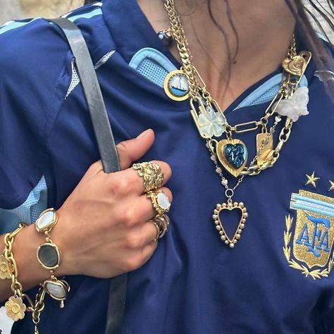 Selma Kaci on Instagram Gold Or Silver Jewelry, Accessory Inspo, Dope Jewelry, Stacked Jewelry, Jewelry Lookbook, Funky Jewelry, Jewelry Inspo, Dream Jewelry, Pretty Jewellery