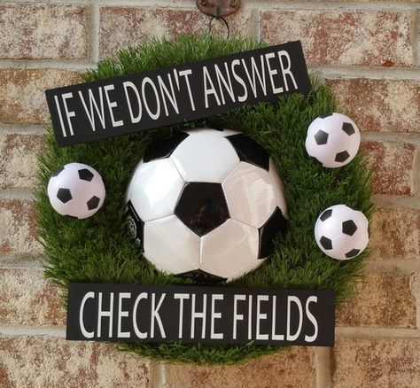 Football Poster Ideas, Soccer Wreath, Soccer Crafts, Soccer Bedroom, Soccer Banquet, Soccer Room, Soccer Decor, Soccer Pro, Sports Wreaths